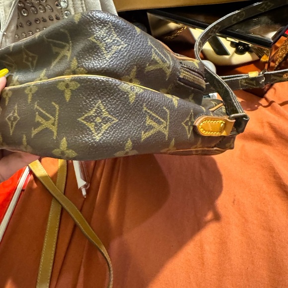 Louis Vuitton Brown Monogram Crossbody Bag Amazon - Picture 3 of 16